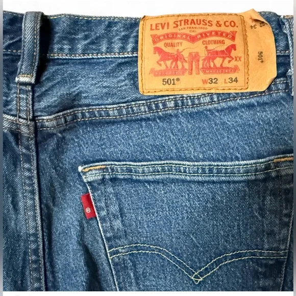 Levi's 501 Mens original fit blue jeans w32 L34 - Picture 3 of 6